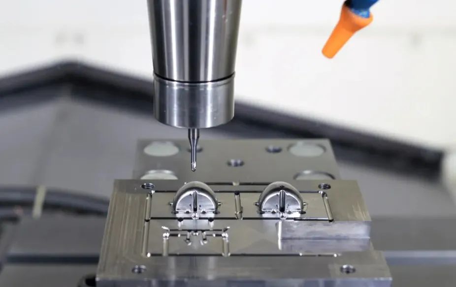 1个μm的模具是如何制造出来的?